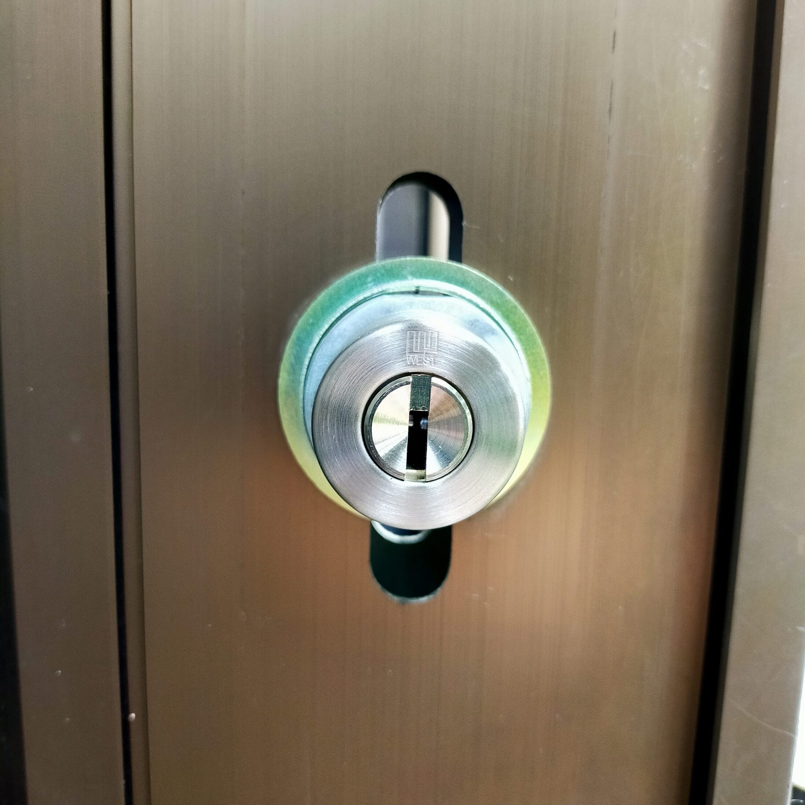 玄関のカギ穴（シリンダー）を防犯性の高いものに交換したら意外と簡単だった